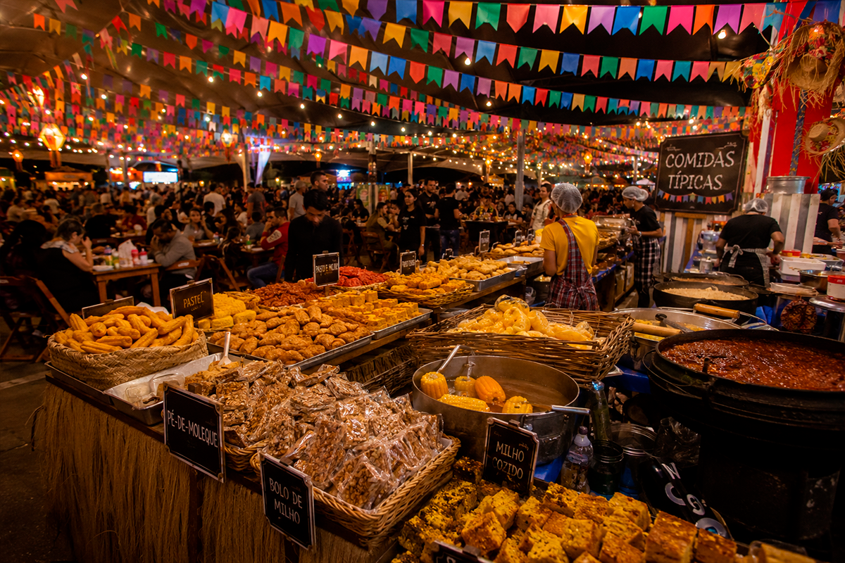 Praça de alimentação do Vila Junina